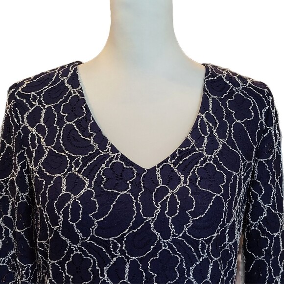 Karl Lagerfeld Navy Blue & White Floral Lace Bell Sleeve Shift Dress Size 2, EUC - Picture 4 of 7